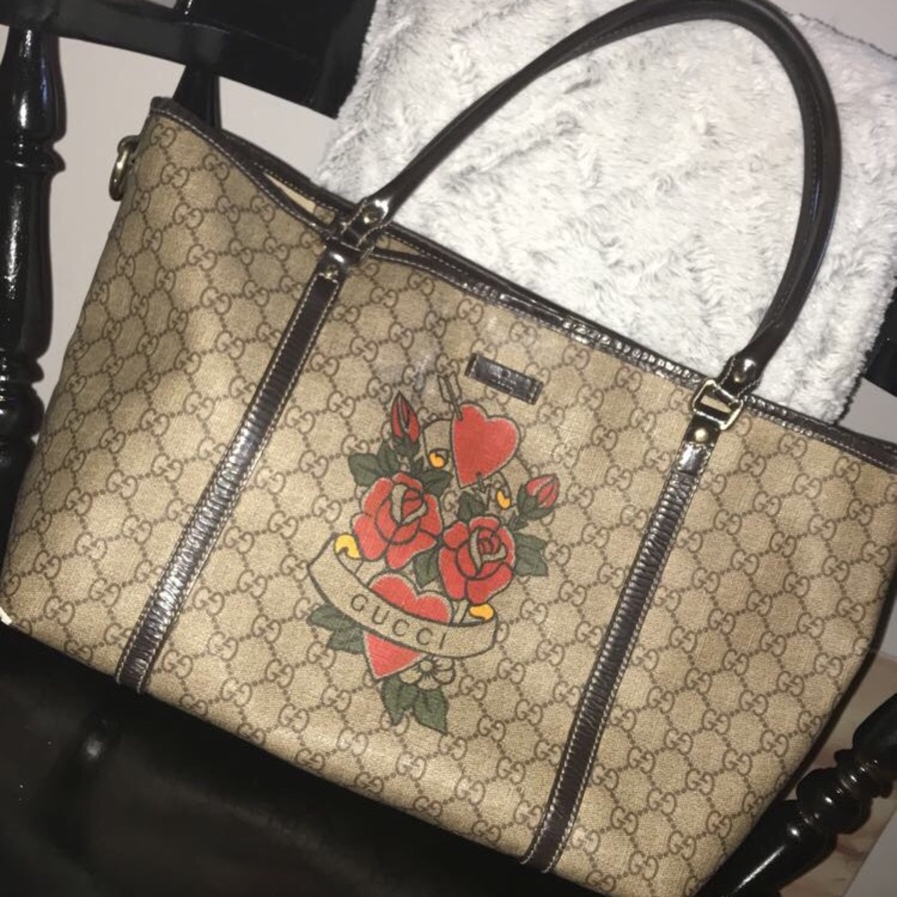 [SOLD] Gucci hearts and roses tote bag